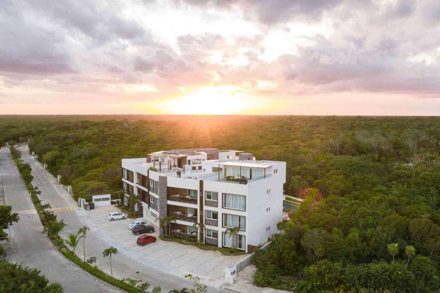 Amazing Top Floor Apartments BBQ Pool Sea View Jungle View