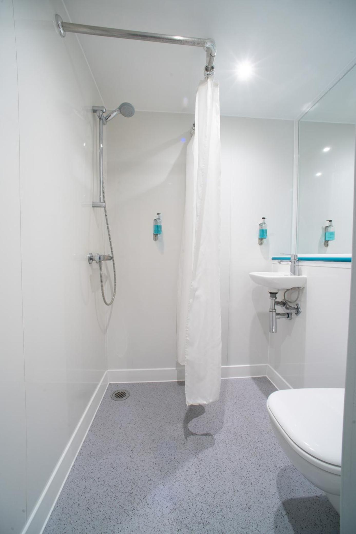 Luton Vacations - CiTi Hotel London Luton - Property Image 12