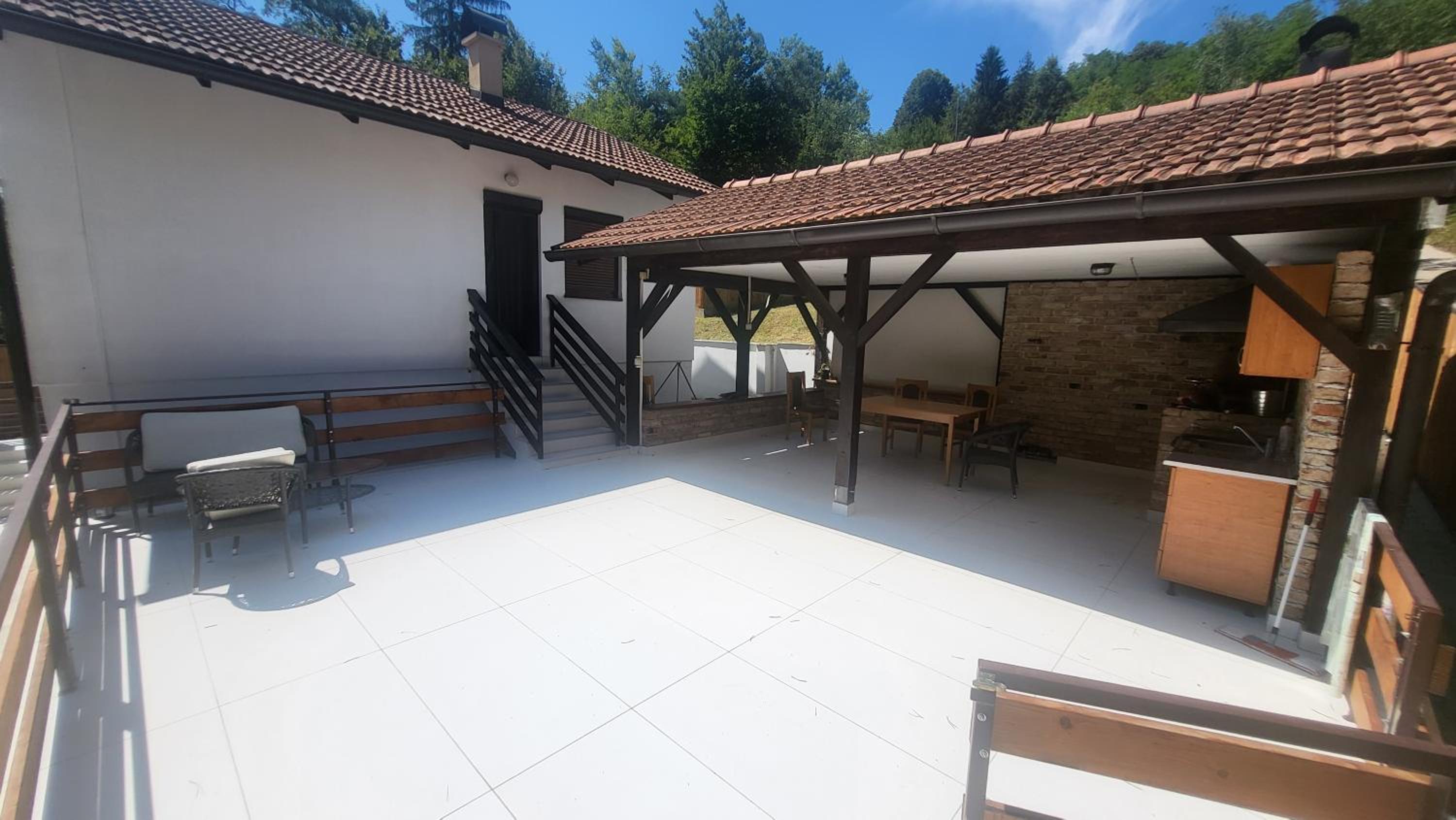 Holiday home with private pool ''Lux Banja Luka''