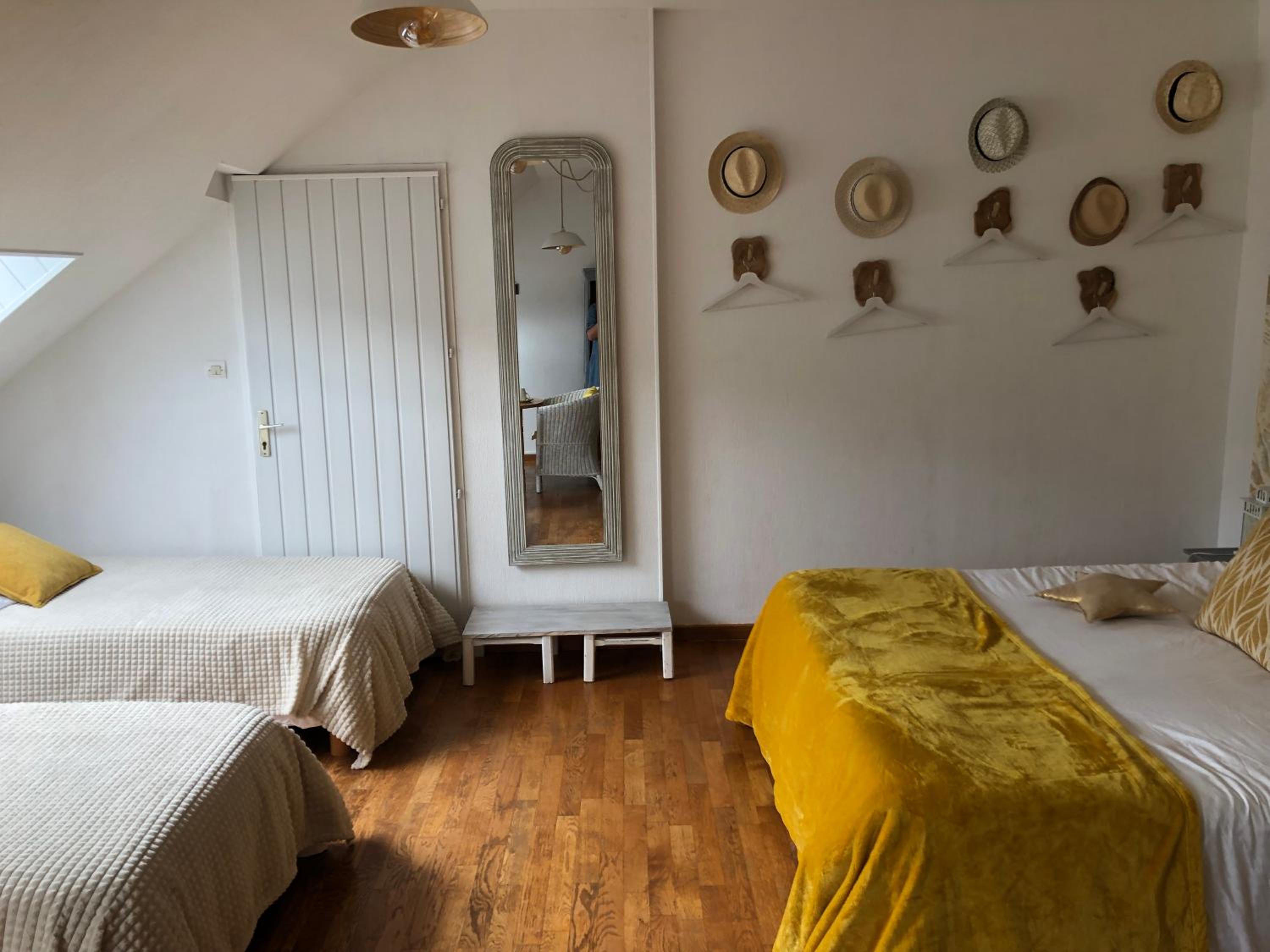 Grande Chambre Familiale JAUNE Tout Bonnement Bien