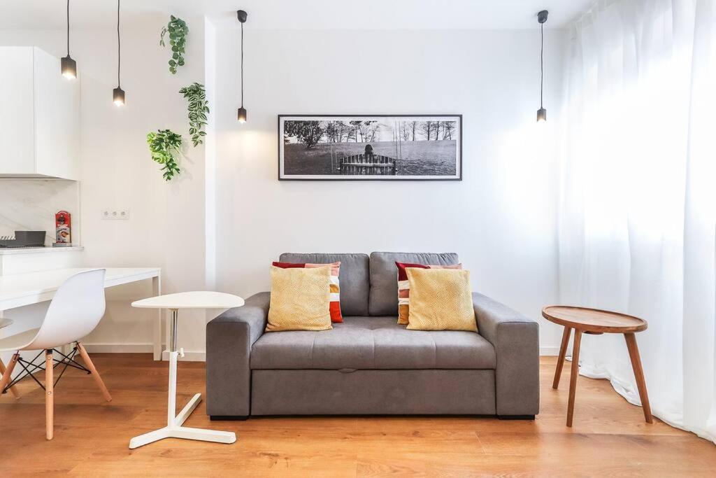 Vita Portucale ! Bright Campo Ourique w/ Terrace view 3