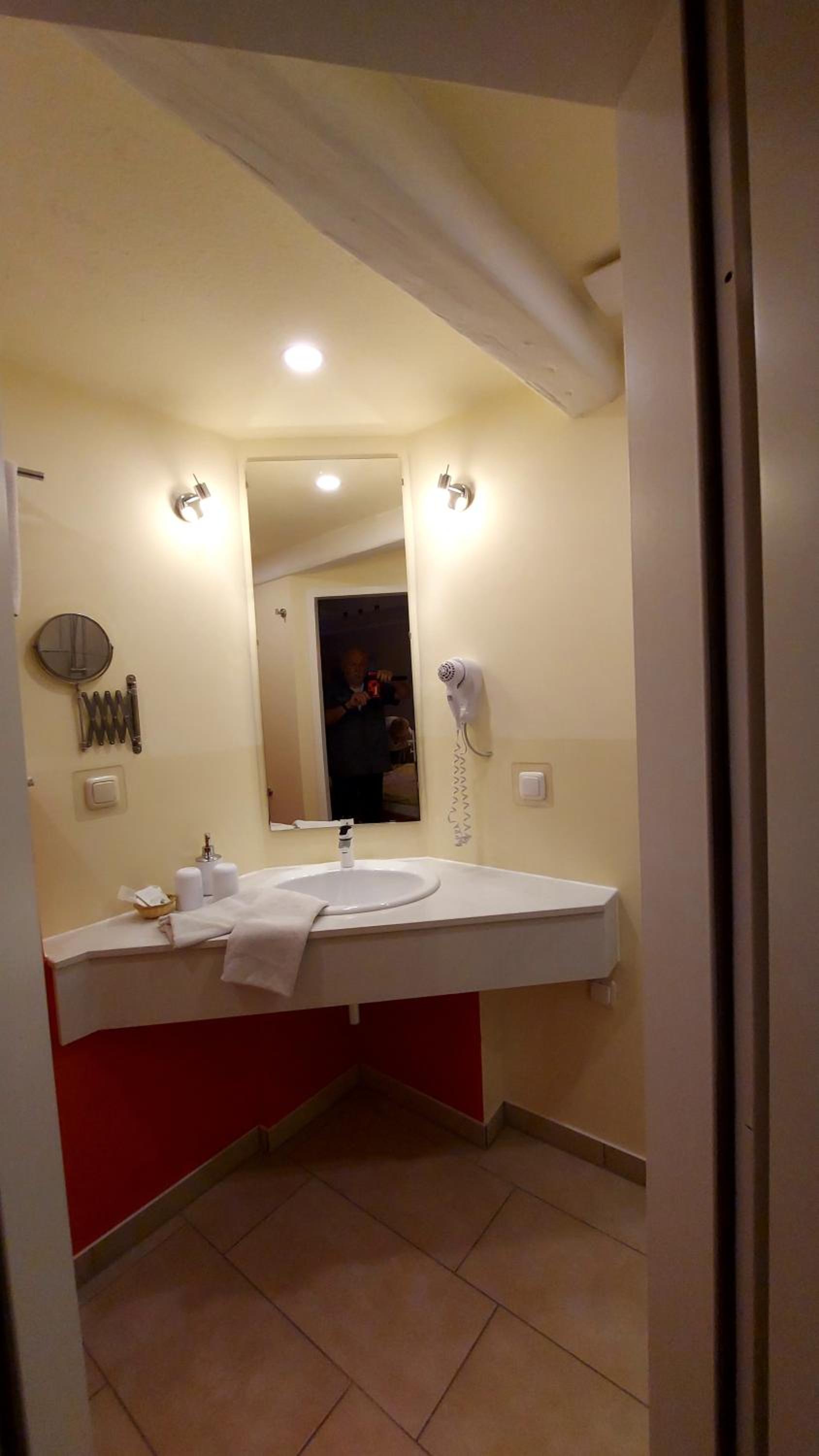 Photo 19