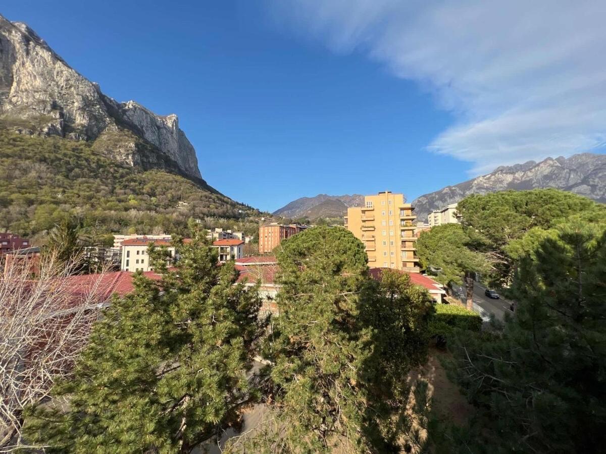 Casa vacanze Attico sul lago di Lecco, a due passi dal centro con posto auto