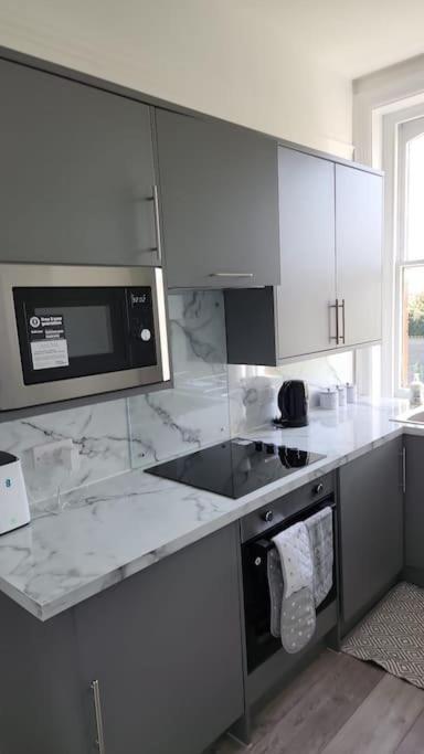 Stunning one bedroom flat view 3