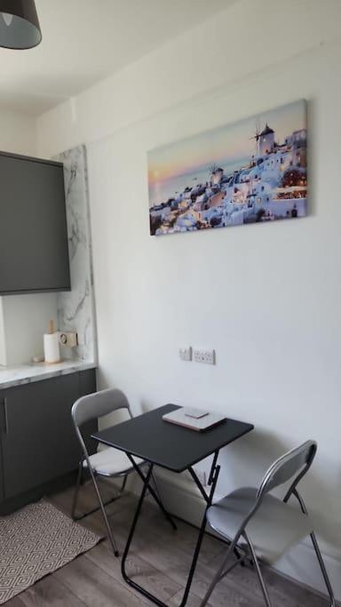 Stunning one bedroom flat view 4
