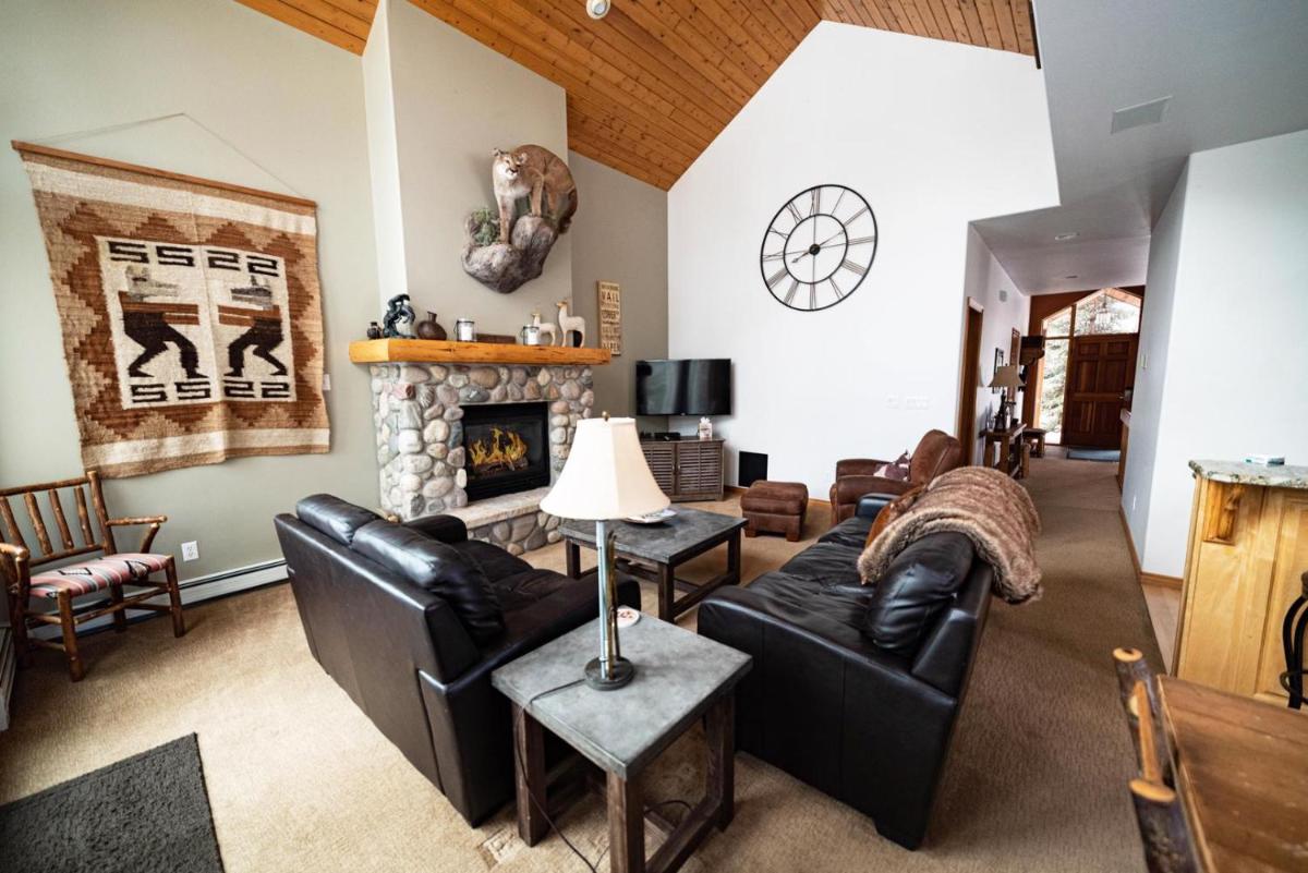 1027- Mountainous Townhome with Private Deck Pool Spa view 2