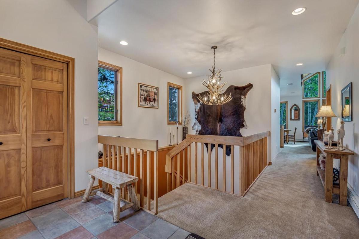 1027- Mountainous Townhome with Private Deck Pool Spa view 5