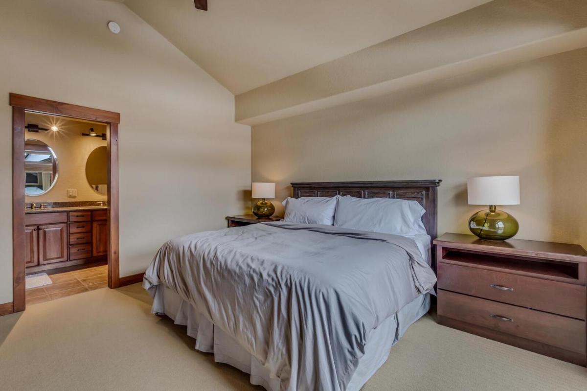 1046- Stunning Remodeled Cornerstone Townhome view 5