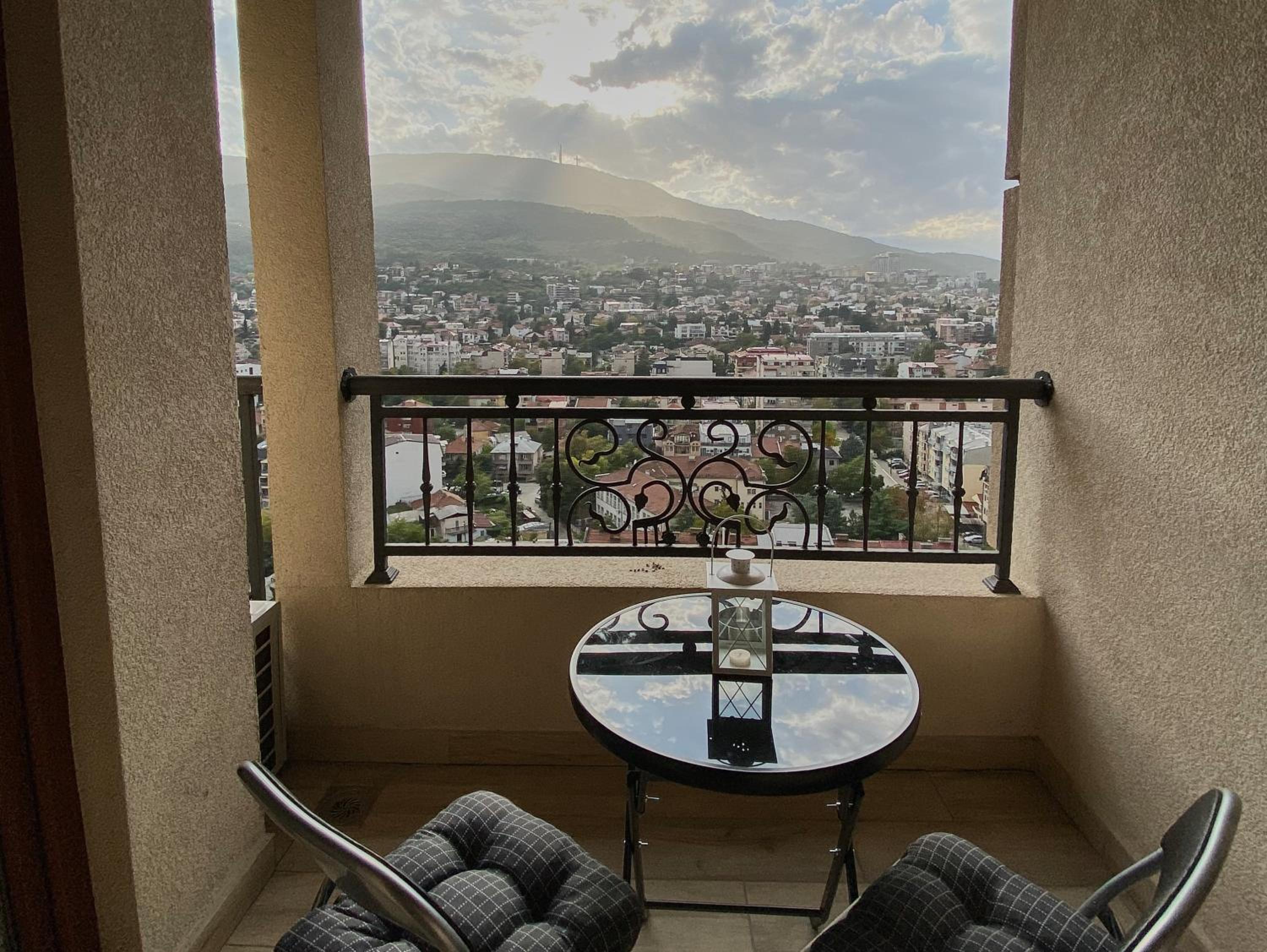 Stylish Apartment, Skopje Centre - Private Parking - Panoramic views view 2