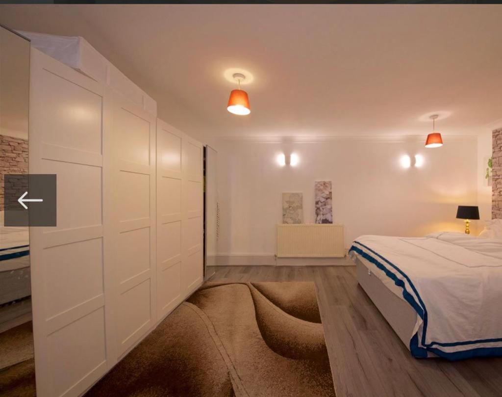 Lancaster Gate Hyde Park Lodge by Urban Retreats