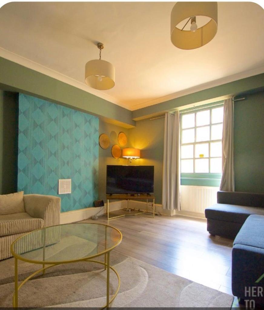 Lancaster Gate Hyde Park Lodge by Urban Retreats