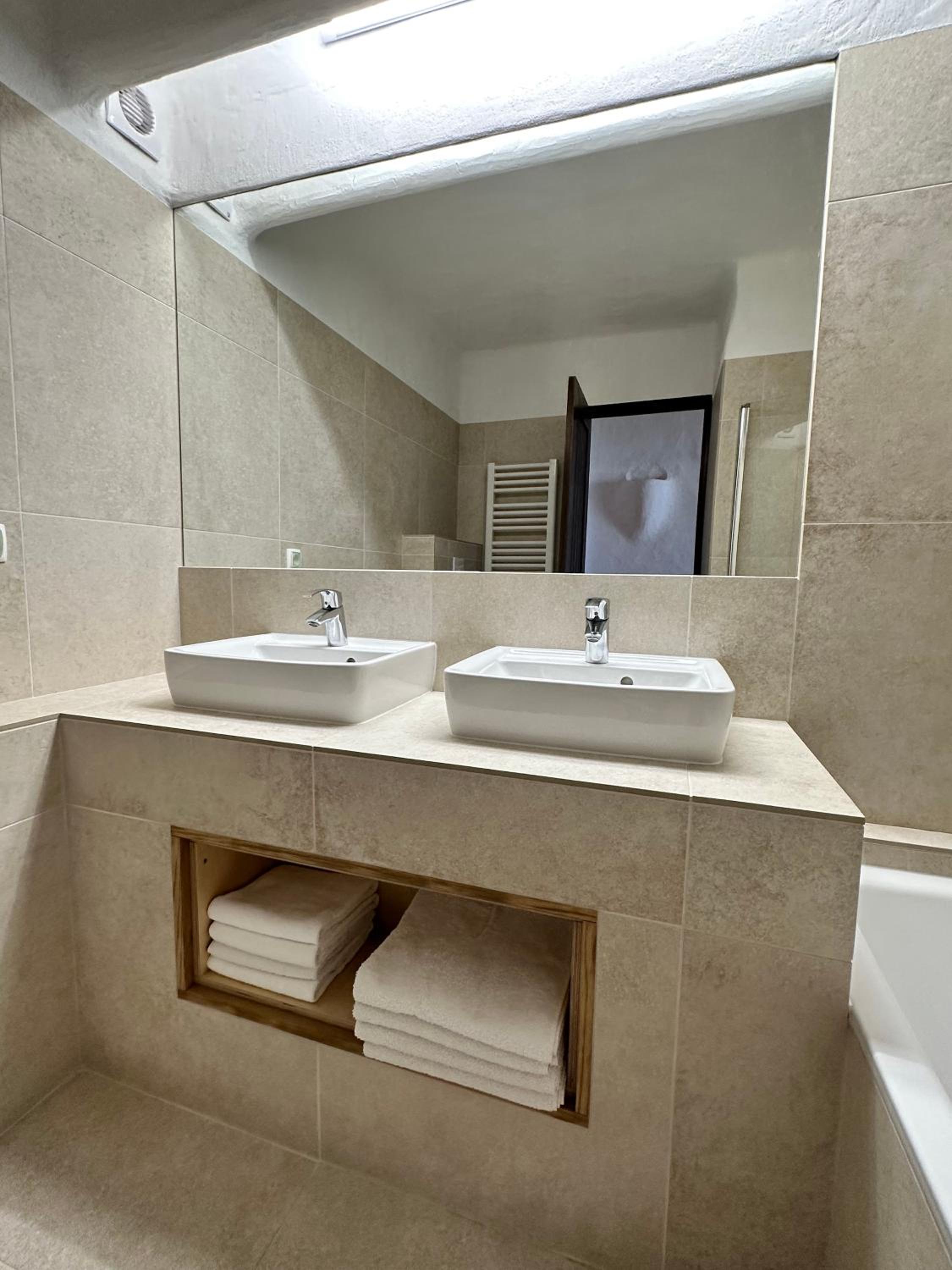 Villa Valentina-Sunny 2 Bedroom House with Pool
