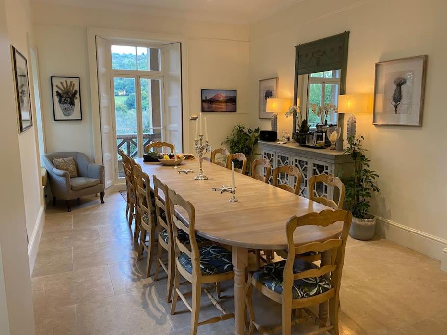 Fantastic historic Georgian villa, + tennis court. view 3
