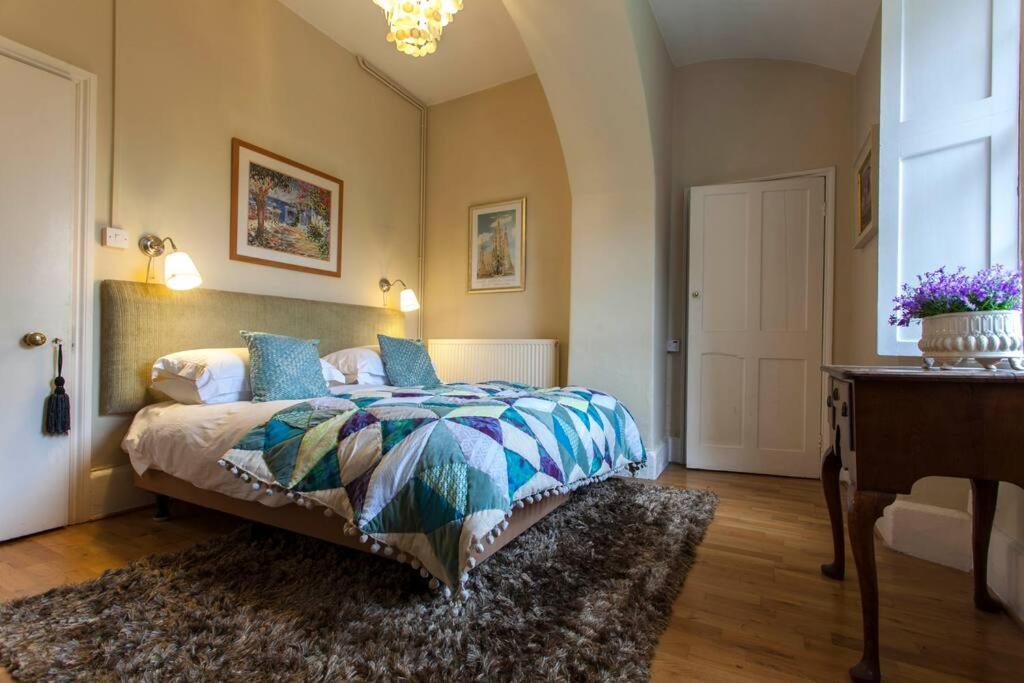 Fantastic historic Georgian villa, + tennis court. view 4