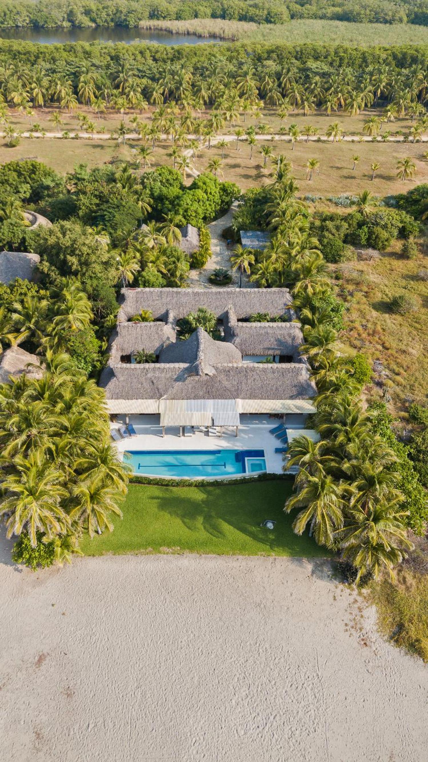 Oceanfront Casa Rhino