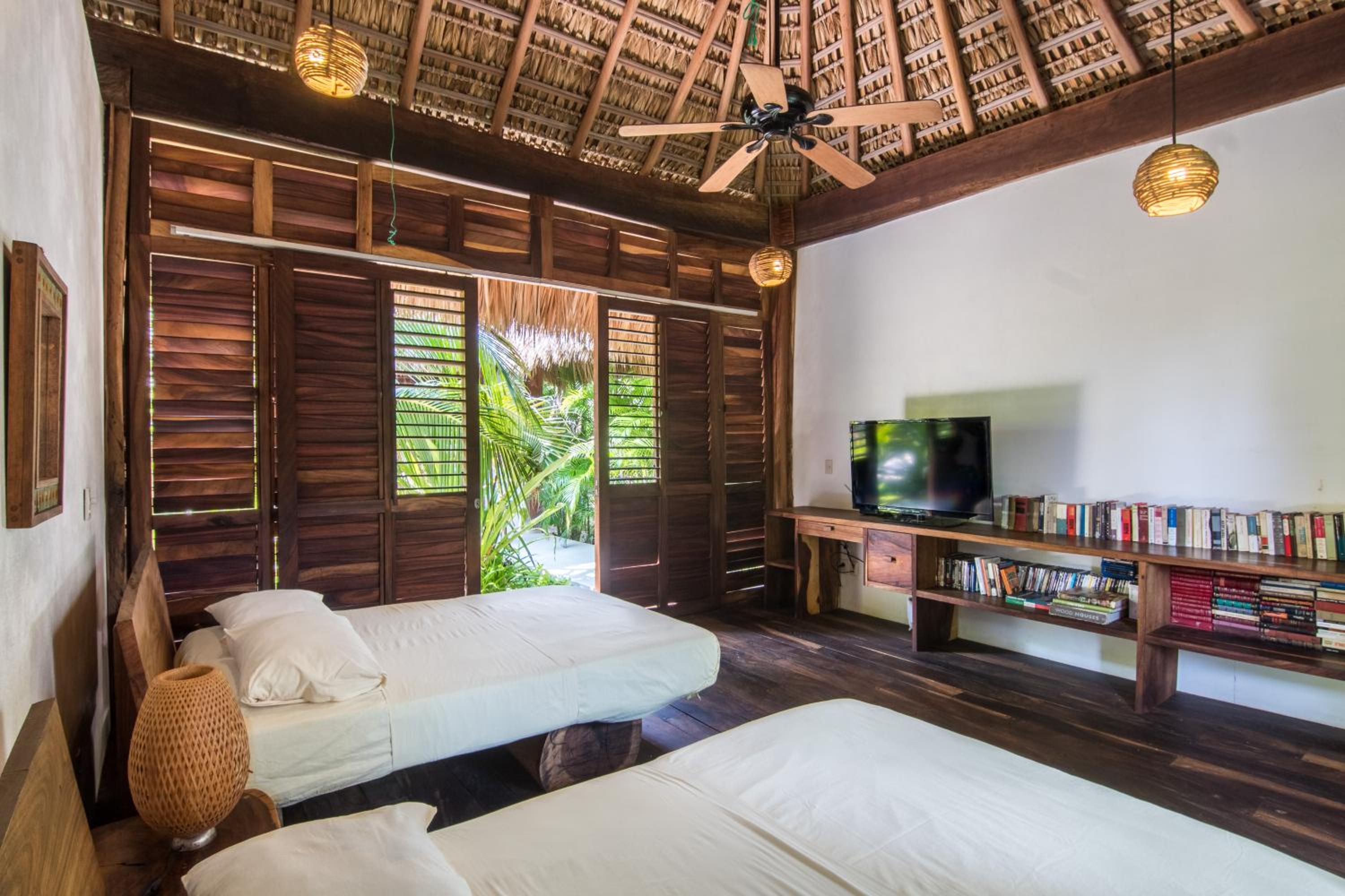 Oceanfront Casa Rhino