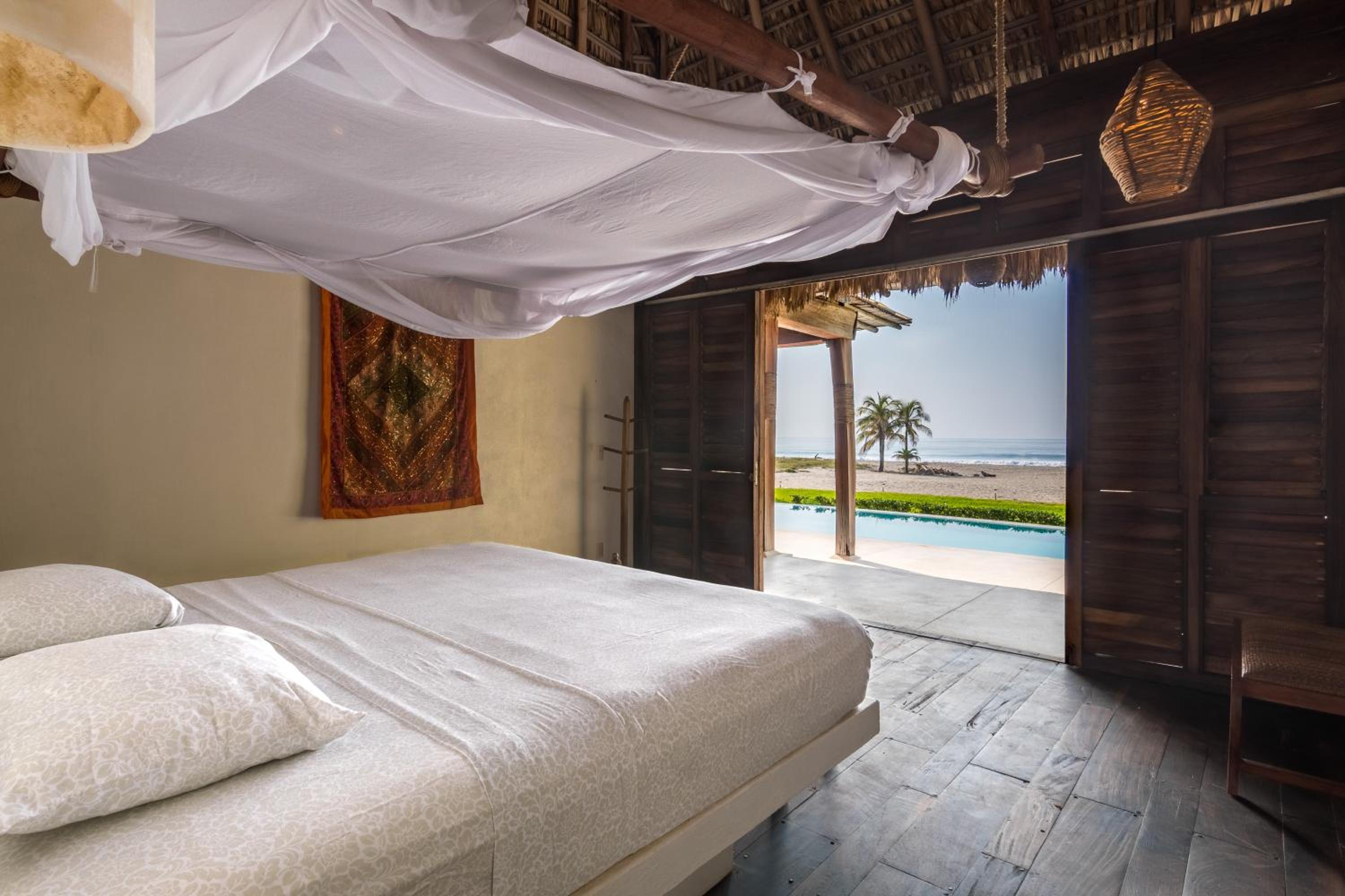 Oceanfront Casa Rhino