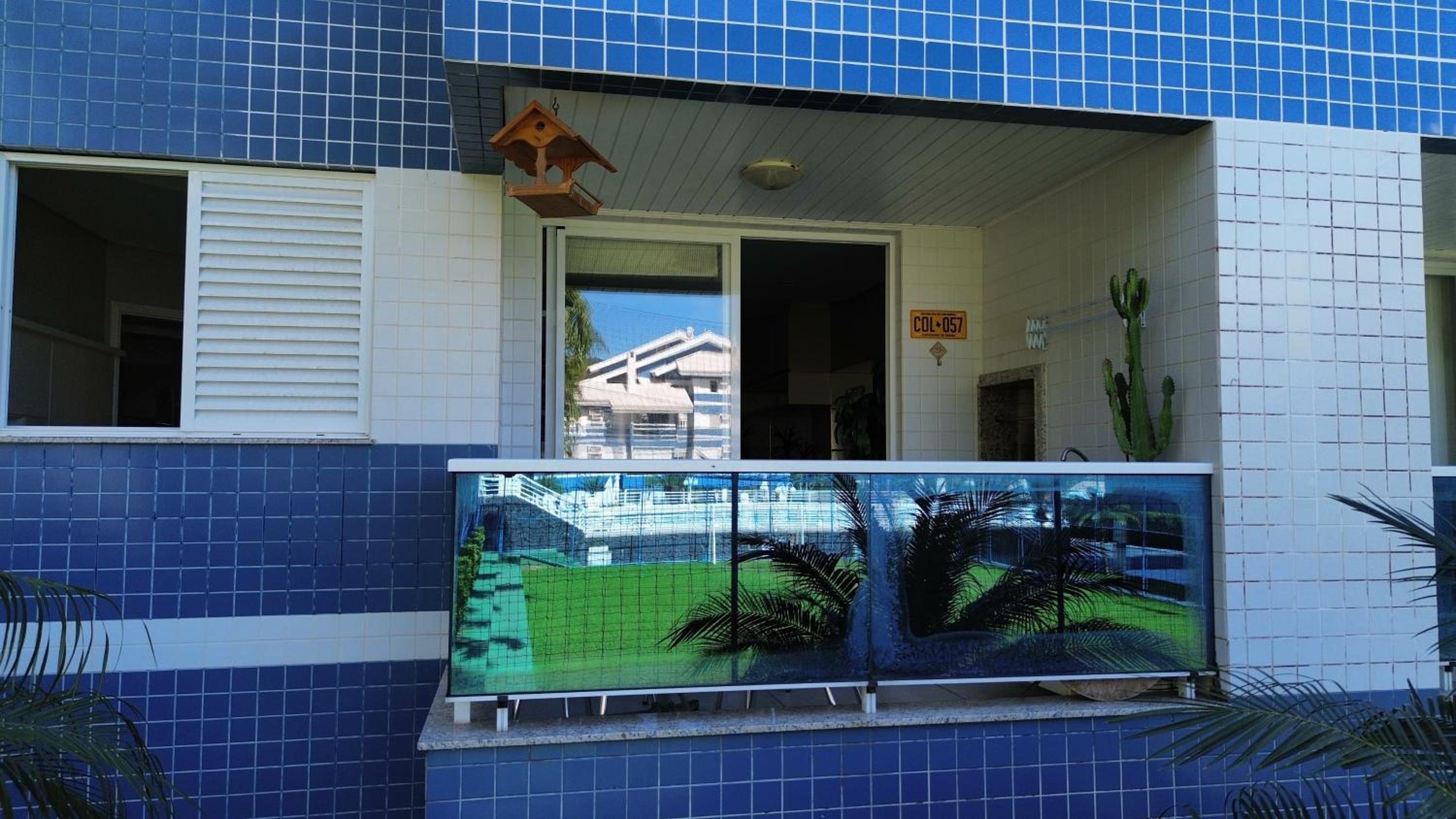 Apto c/ sacada e churrasqueira - Praia Brava, Florianópolis