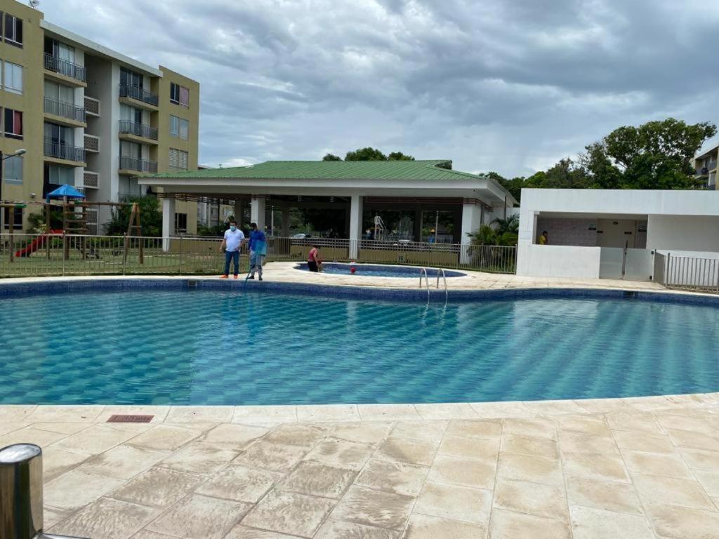 Apto de 3 habitaciones con ventiladores y parqueadero comunal