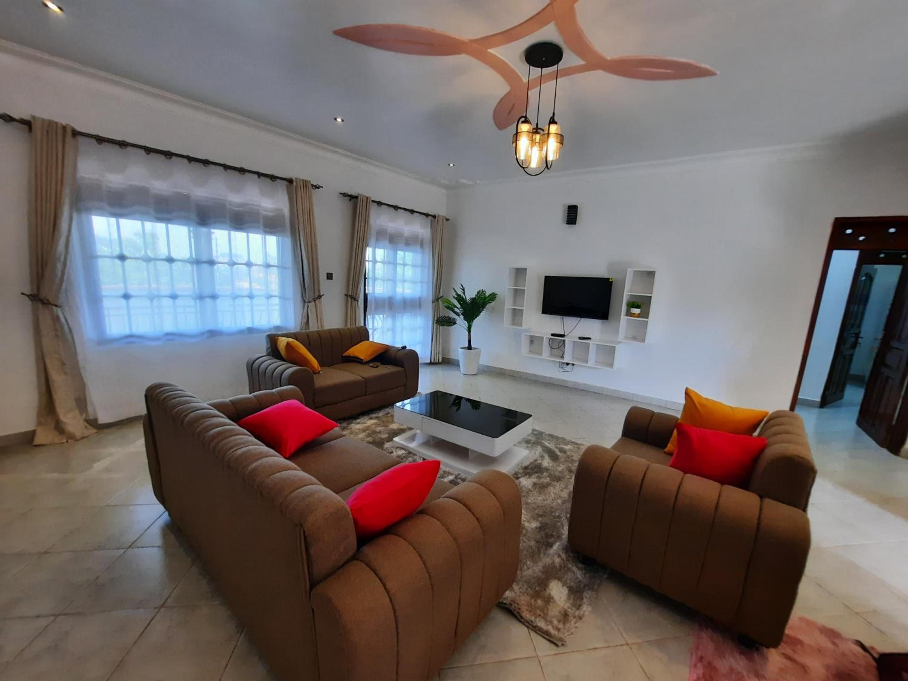 Deerwood Family Apartments, Bulenga view 3