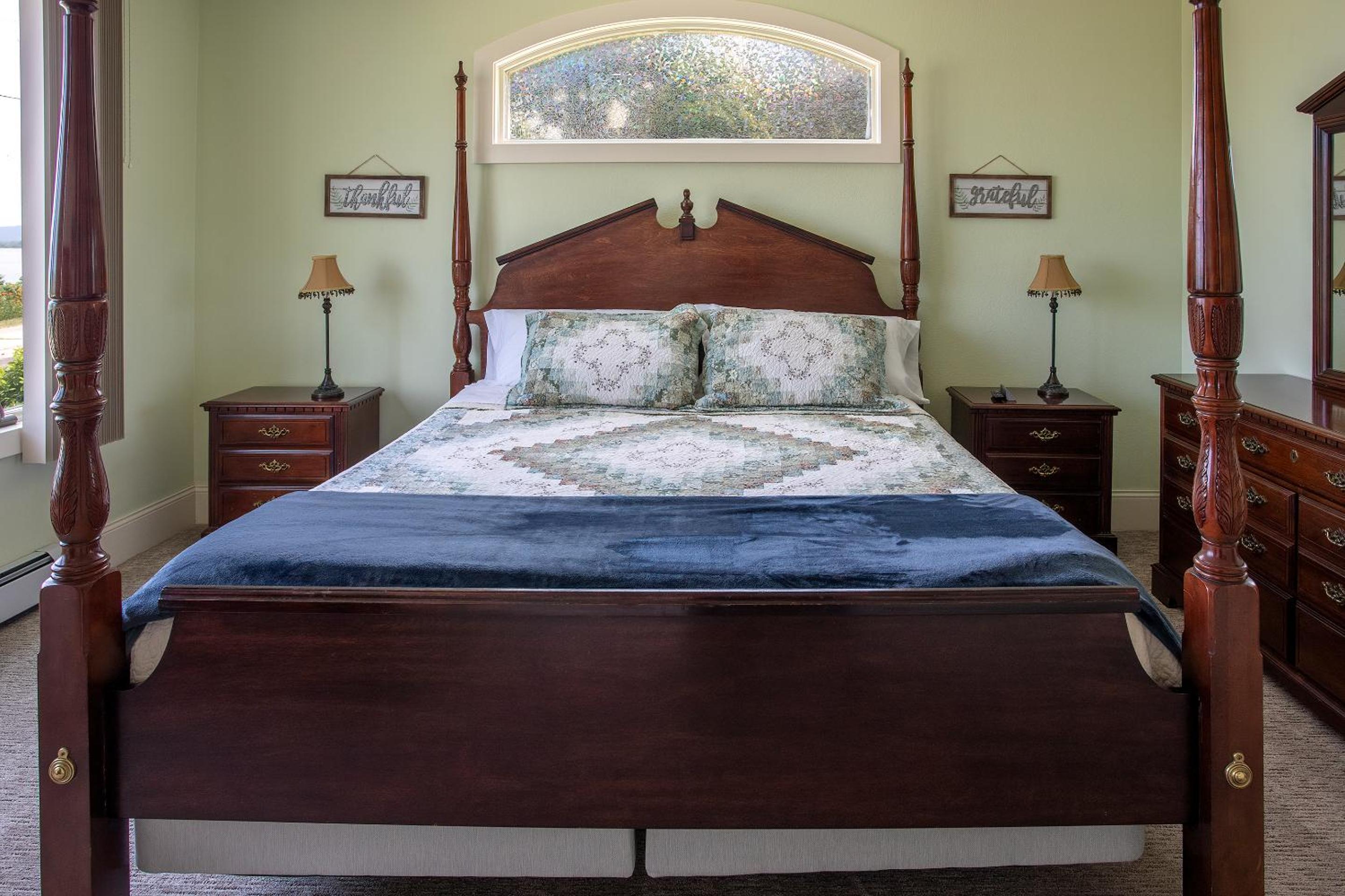Riverview, 5BR, Hot tub, Fireplace, Arcade Game view 4