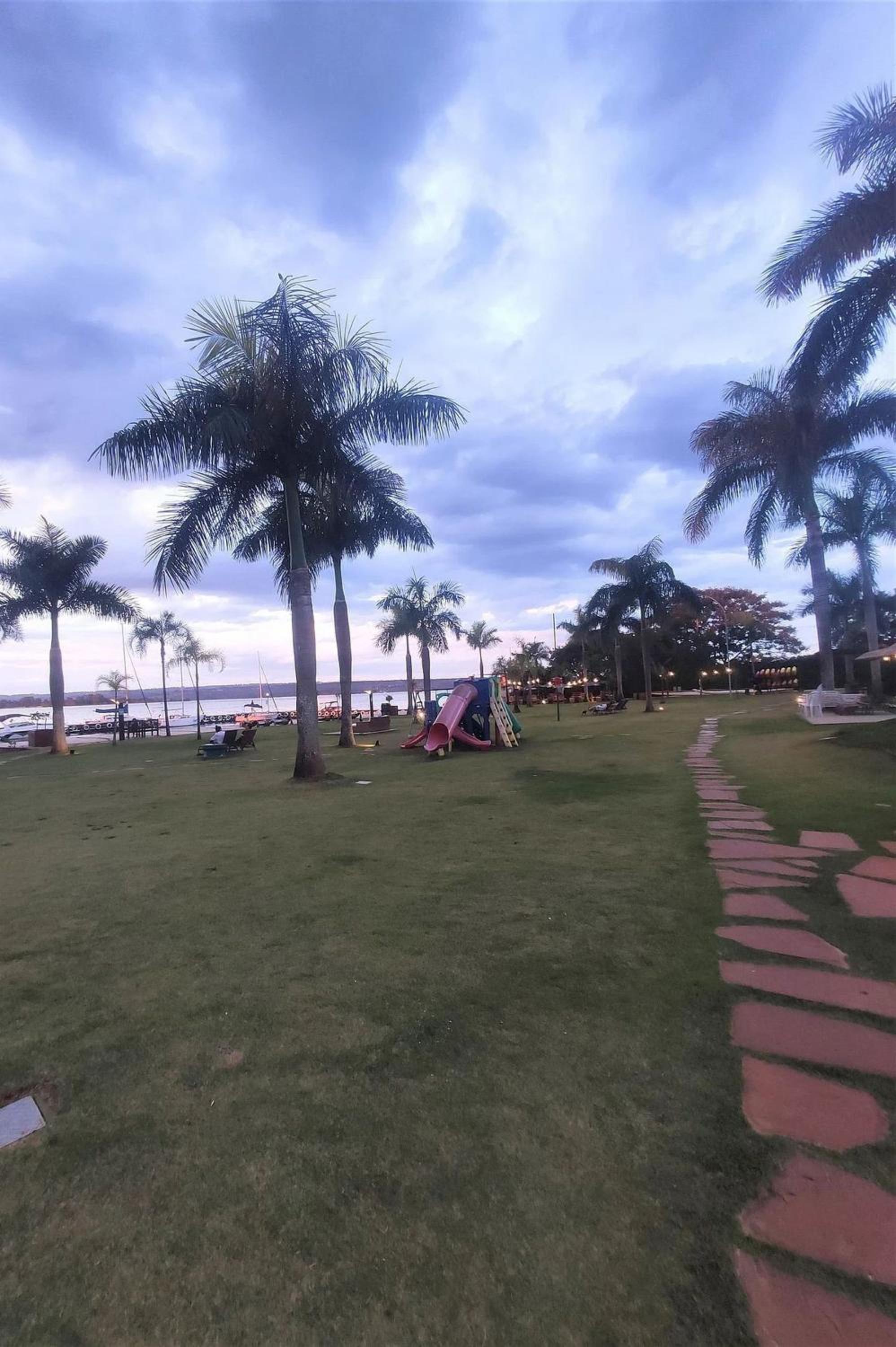 Life 336 Apto aconchegante resort à beira lago