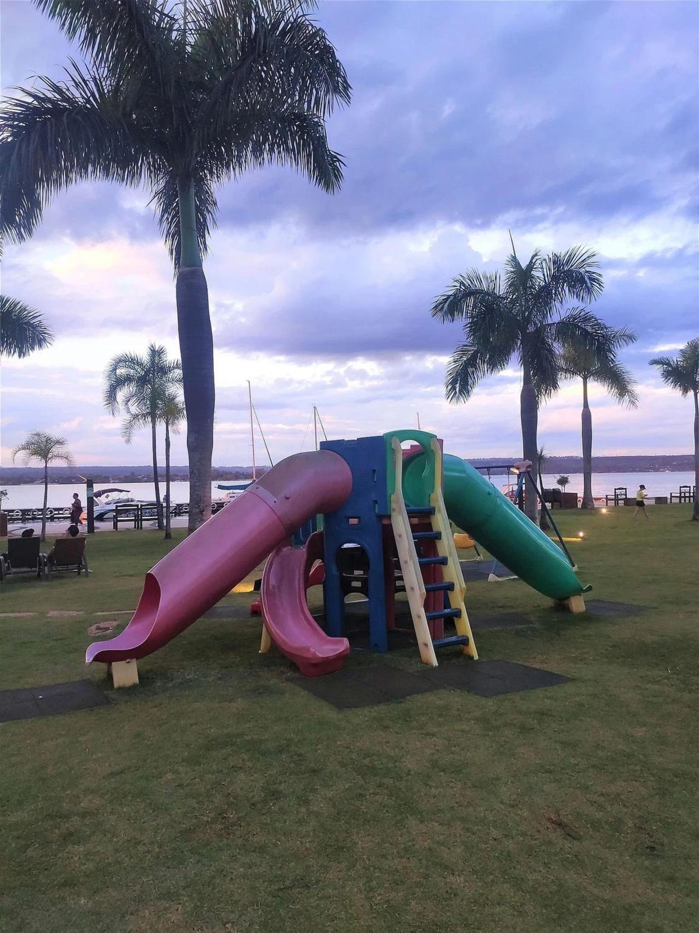 Life 336 Apto aconchegante resort à beira lago