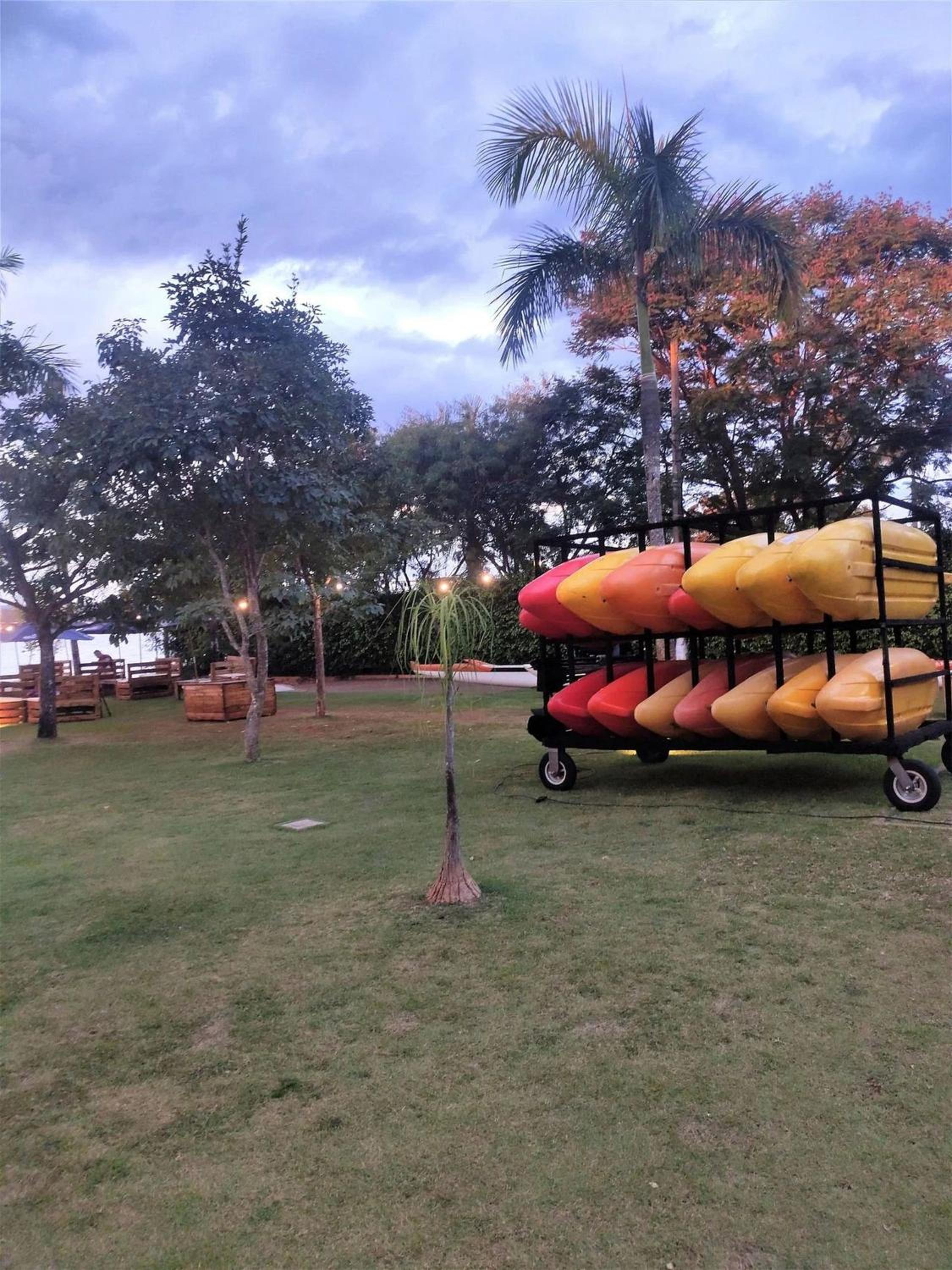 Life 336 Apto aconchegante resort à beira lago