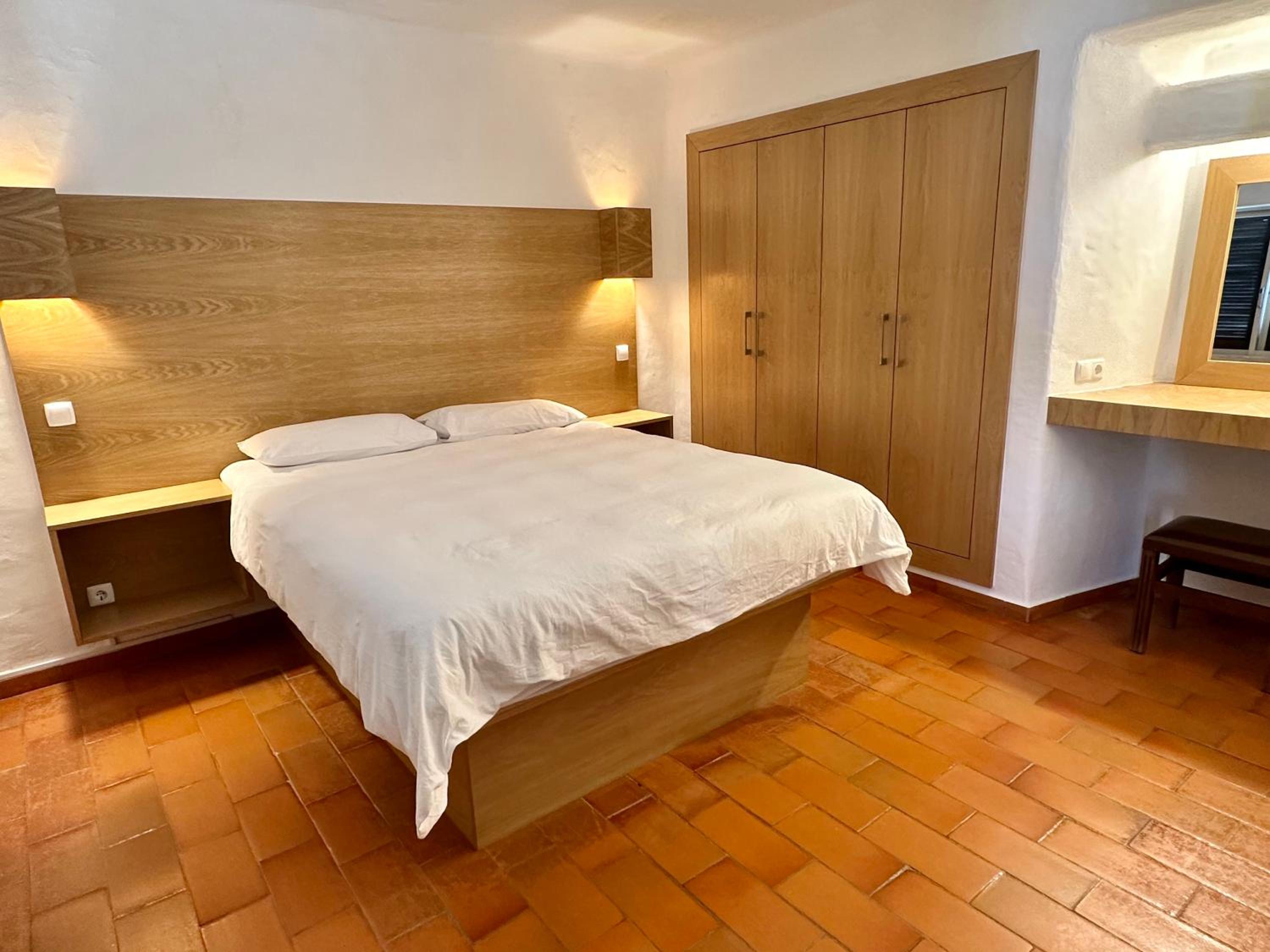 Villa Valentina-Sunny 2 Bedroom House with Pool