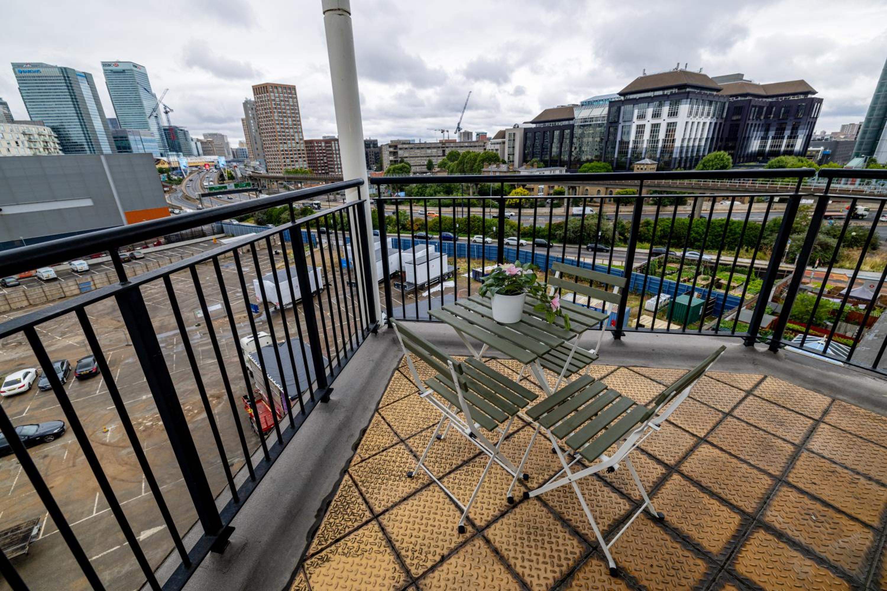 Two bed Apartment near Canary Wharf