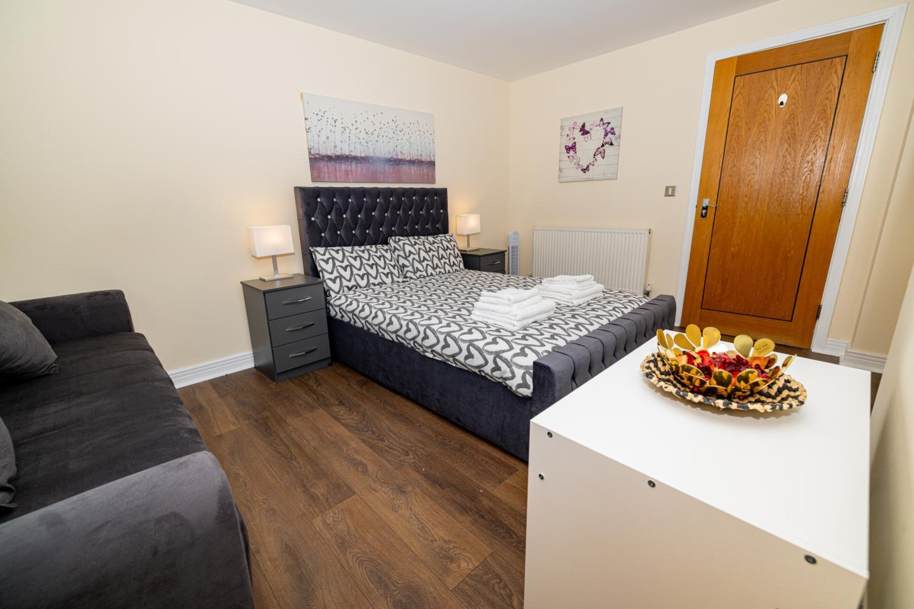 Two bed Apartment near Canary Wharf