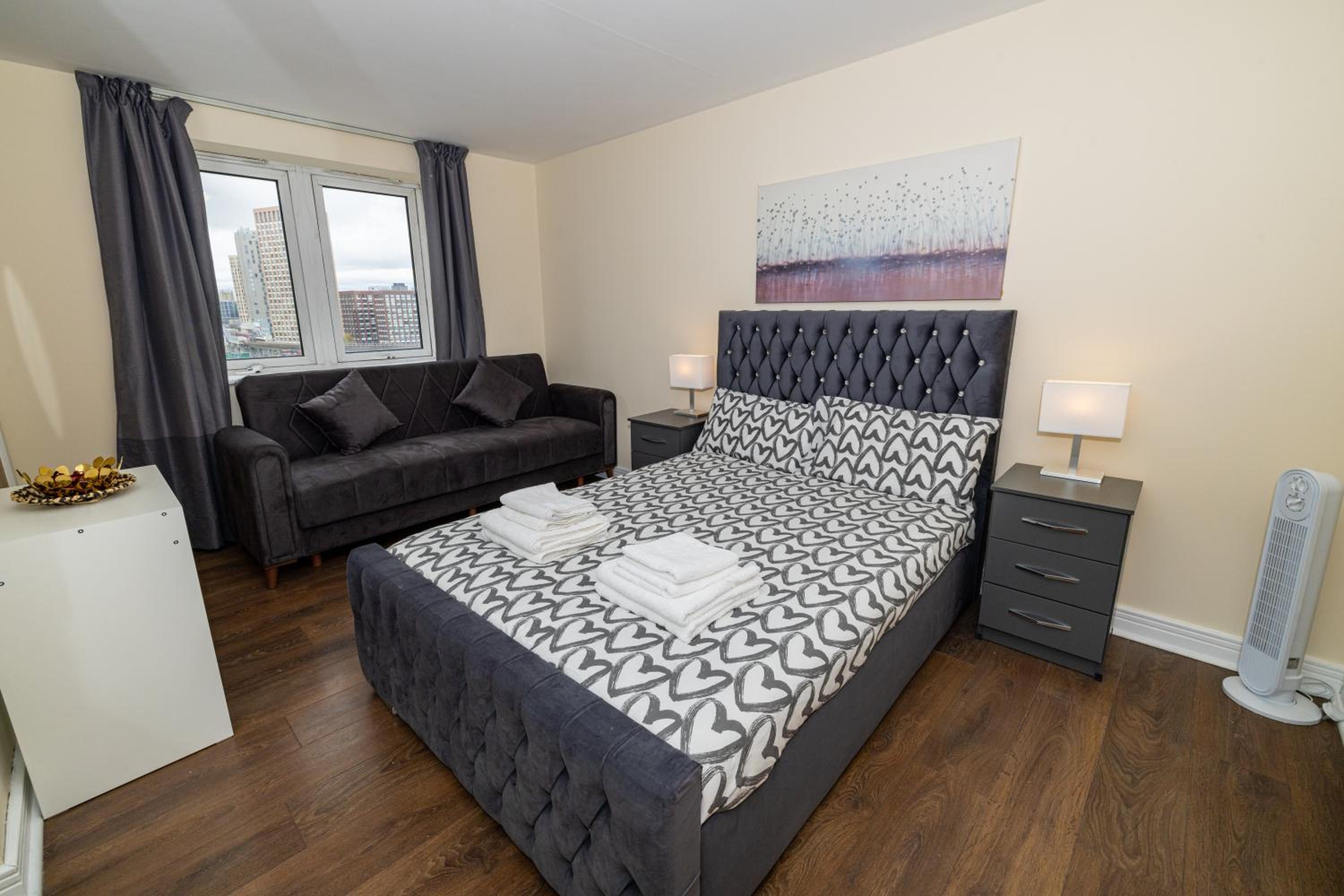 Two bed Apartment near Canary Wharf