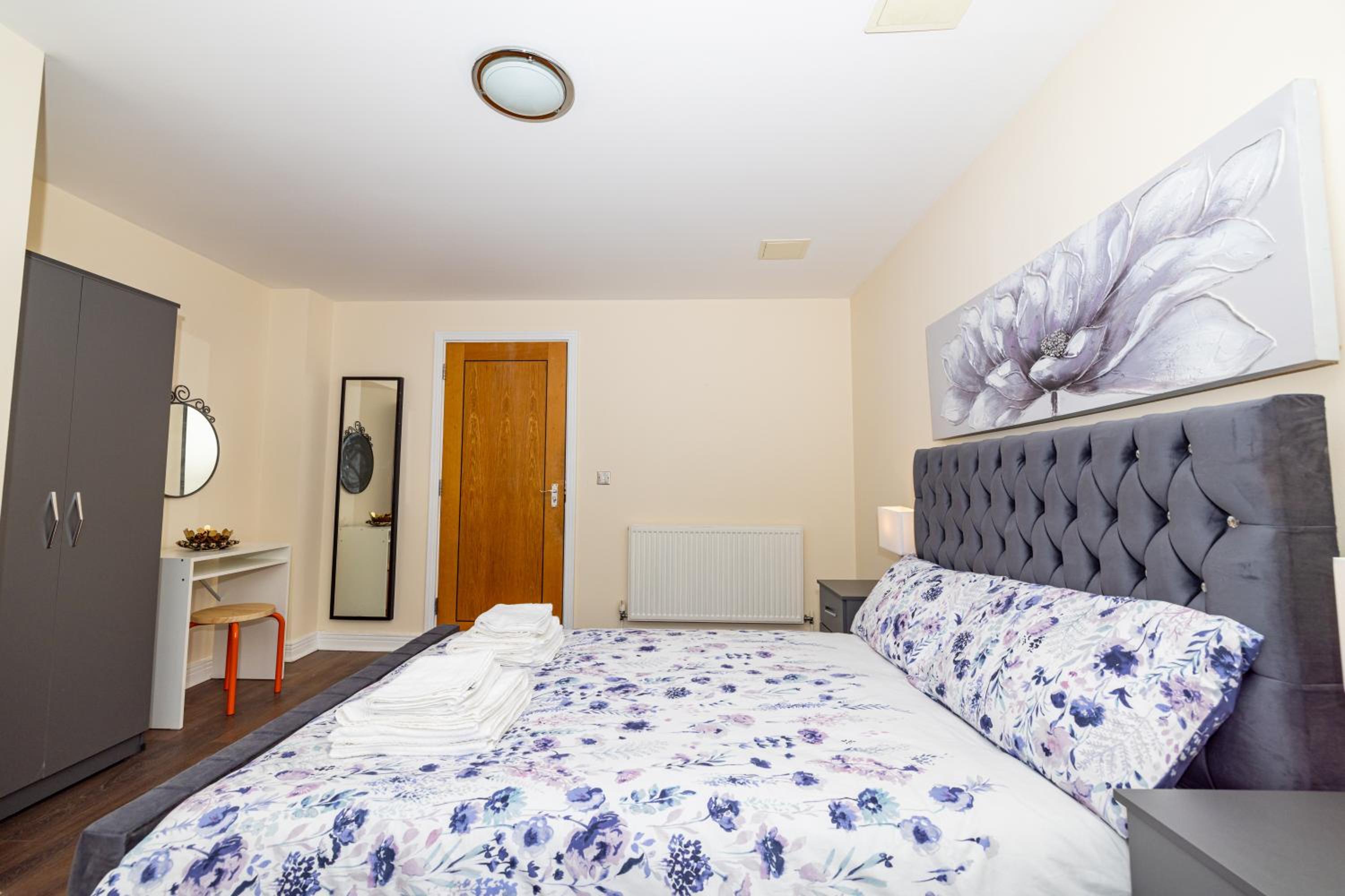 Two bed Apartment near Canary Wharf