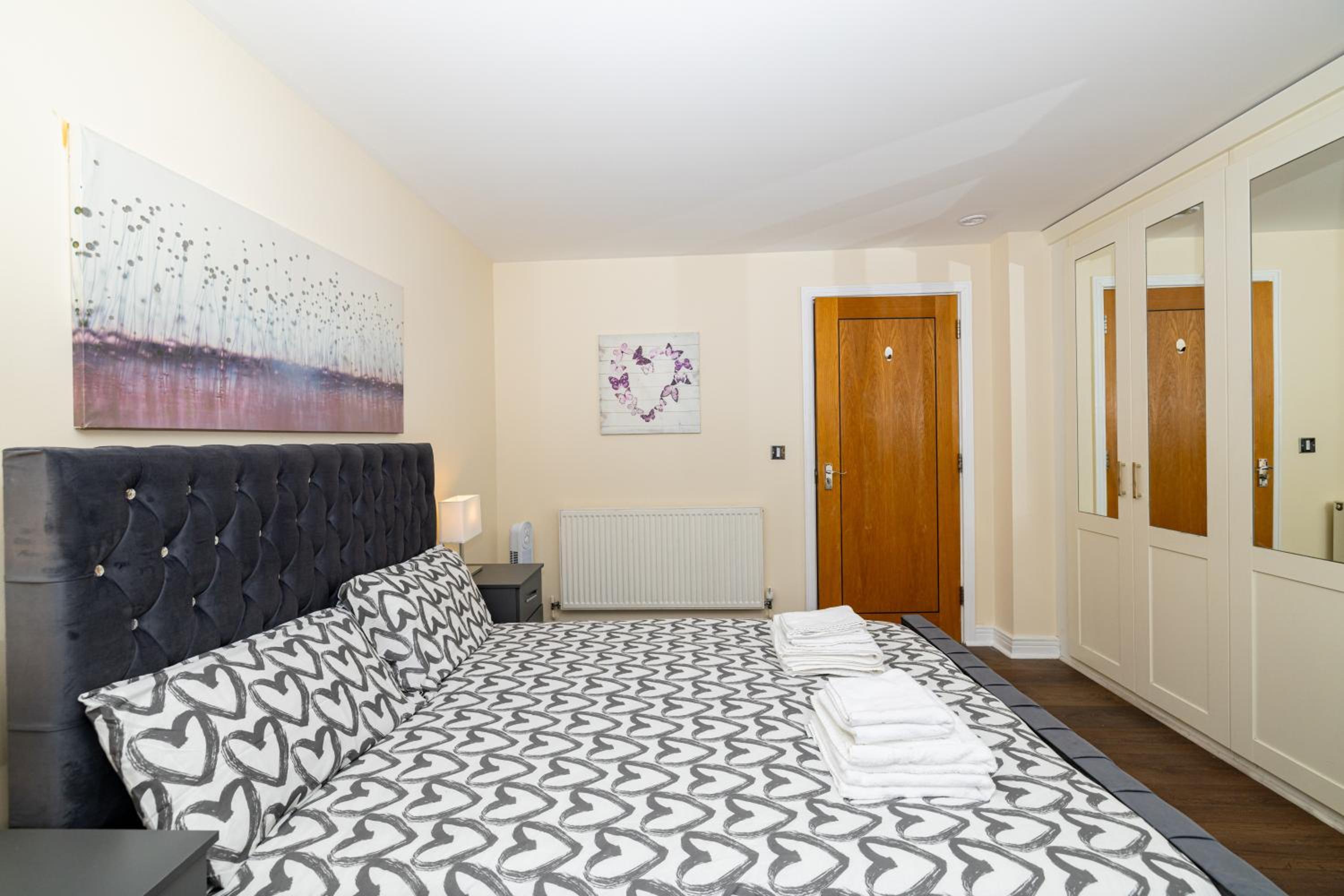 Two bed Apartment near Canary Wharf