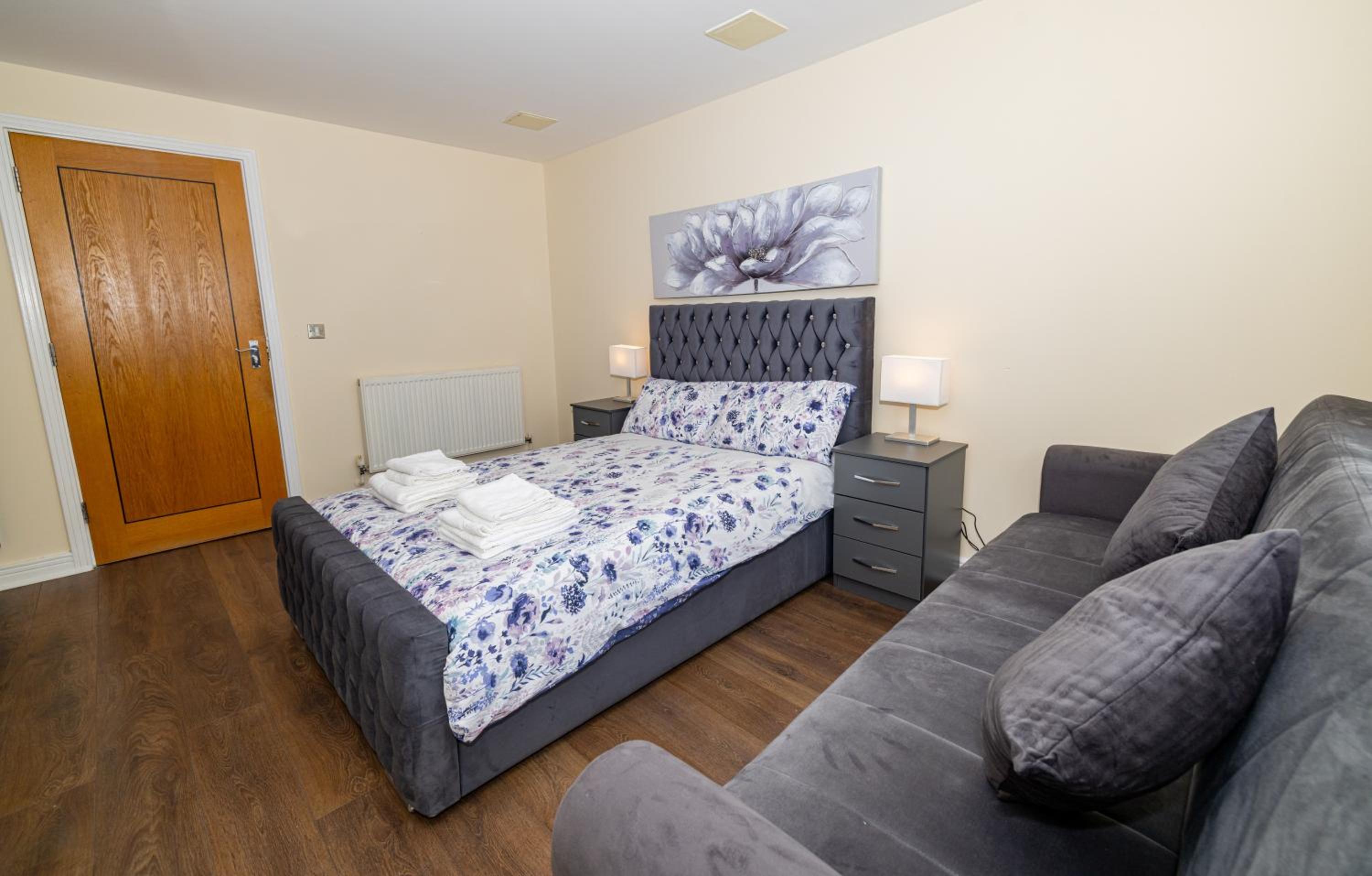 Two bed Apartment near Canary Wharf