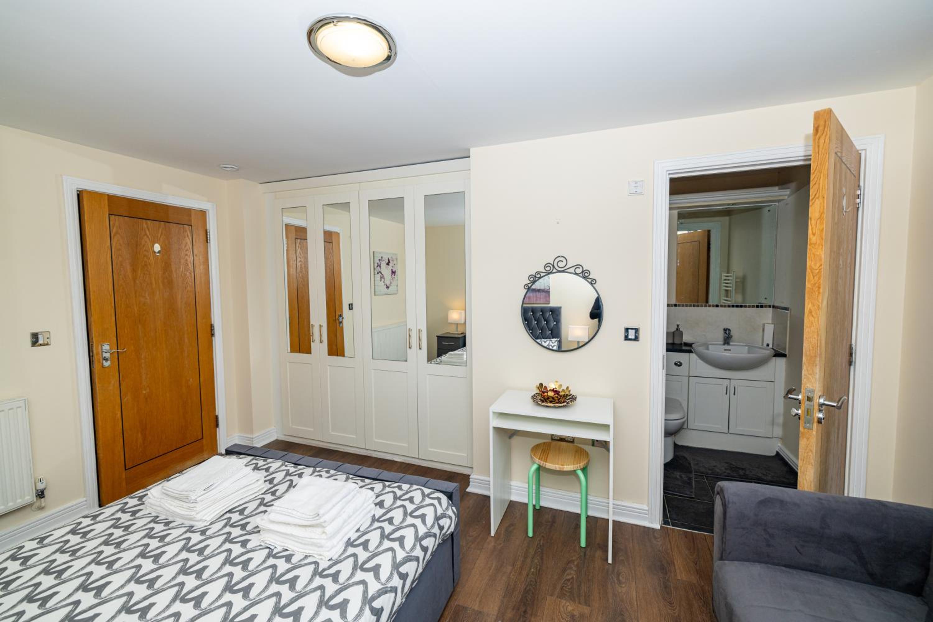 Two bed Apartment near Canary Wharf