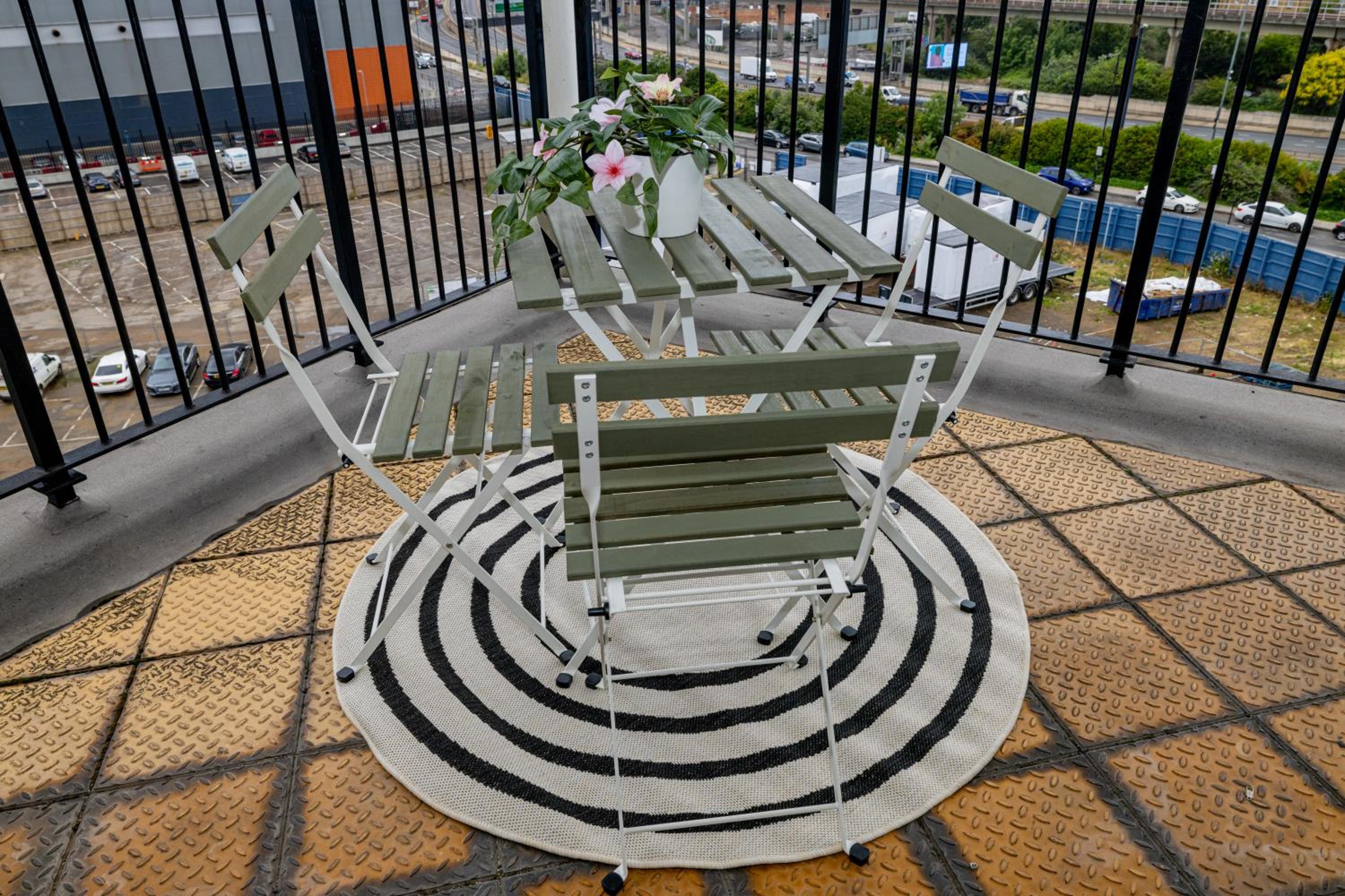 Two bed Apartment near Canary Wharf
