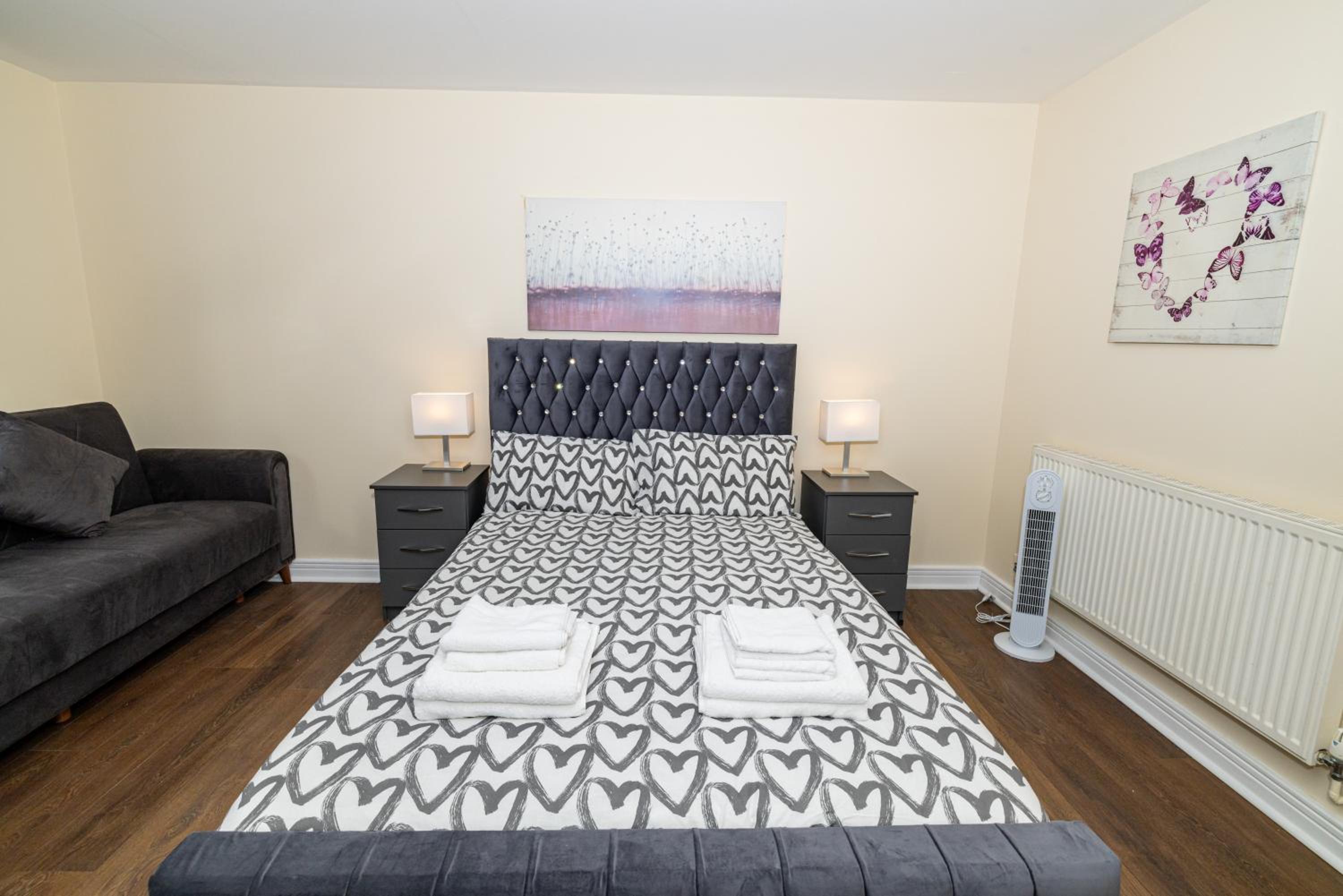 Two bed Apartment near Canary Wharf