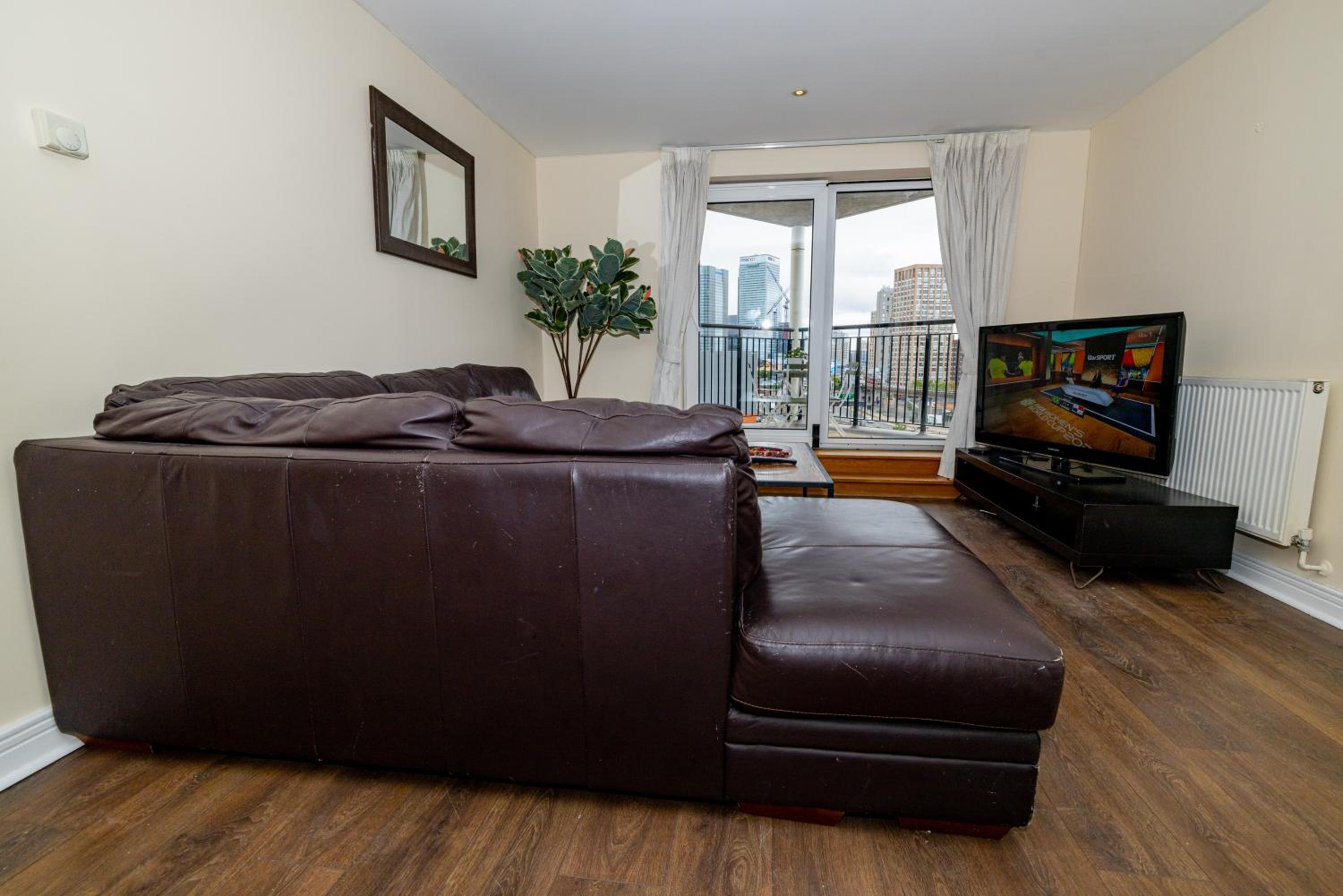 Two bed Apartment near Canary Wharf