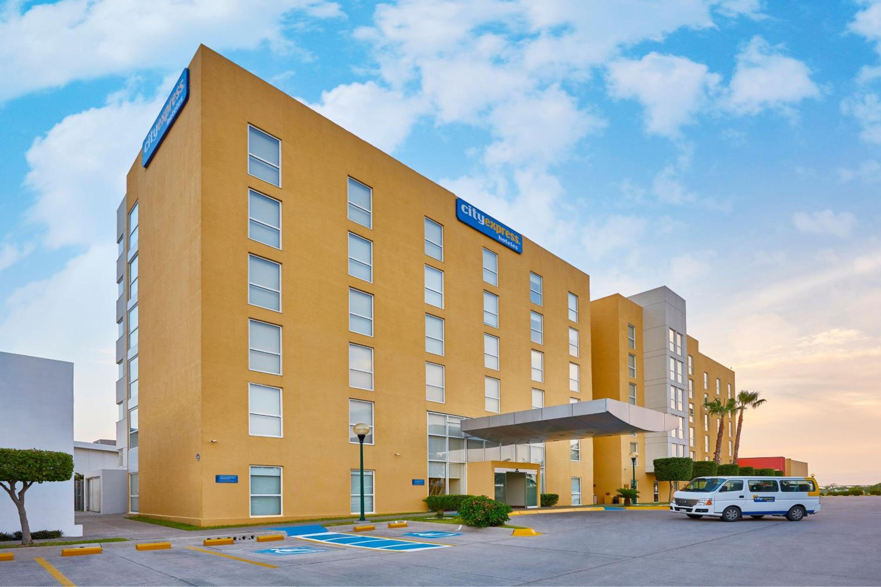 Culiacan Vacations - City Express by Marriott Culiacan - Property Image 5
