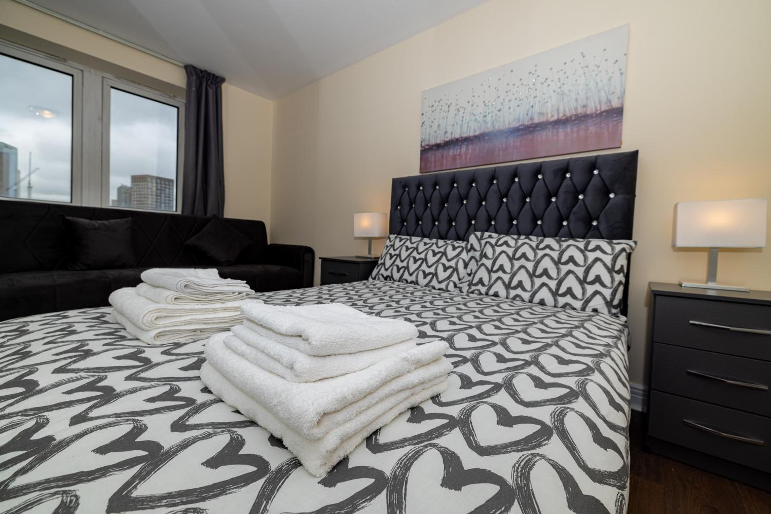 Two bed Apartment near Canary Wharf