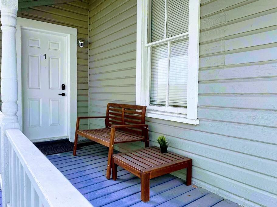 Trendy Bungalow Near Armature Works & Downtown Riverwalk view 5