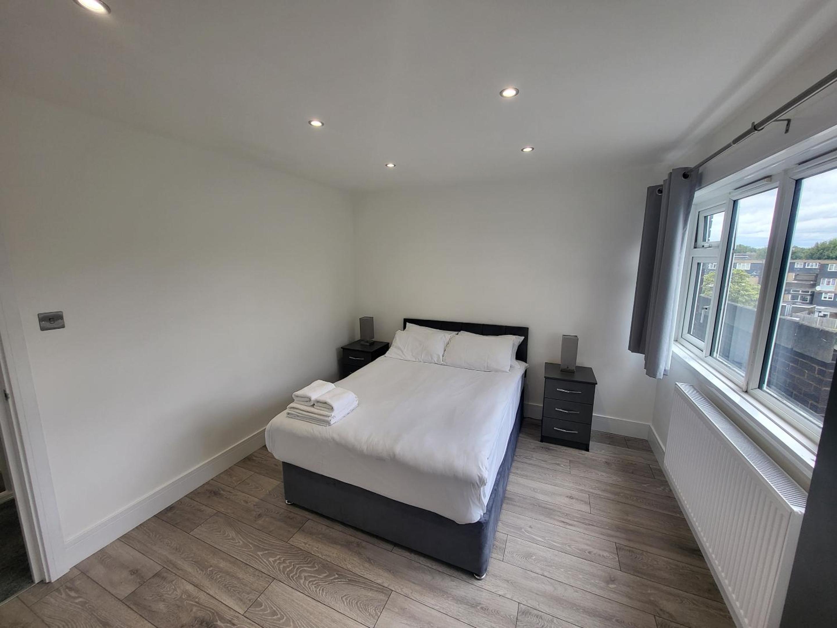 Bright Modern 3 Bedroom Apartment view 4