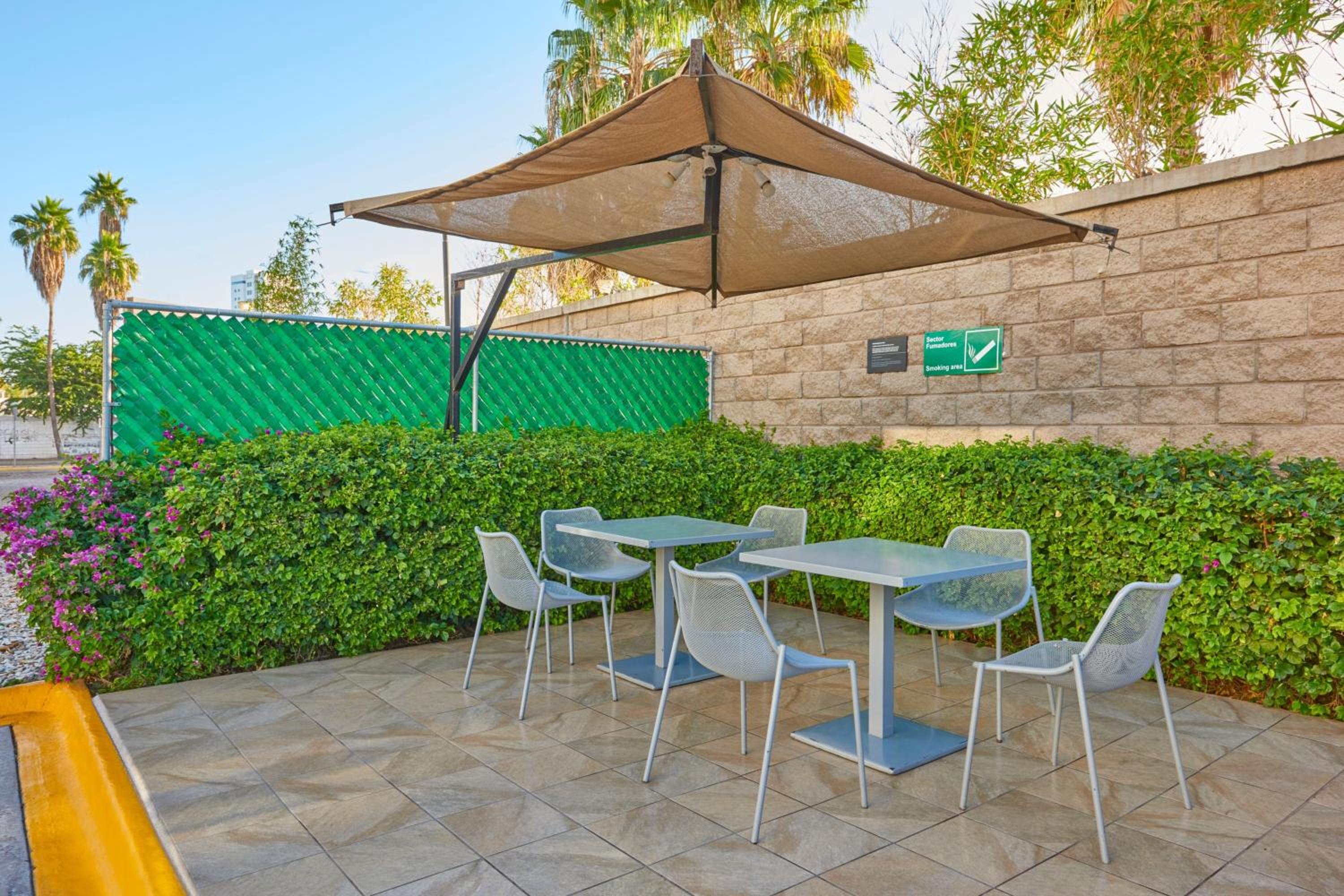 Los Mochis Vacations - City Express by Marriott Los Mochis - Property Image 2