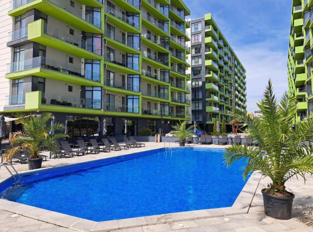 Hotel Baby Sea View and Pools Apartment- Mamaia Beach Resort - Image 1