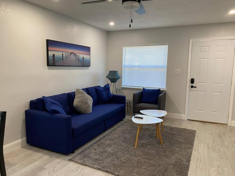 Charming 2-Bedrooms Central Clearwater Apartment With Private Backyard