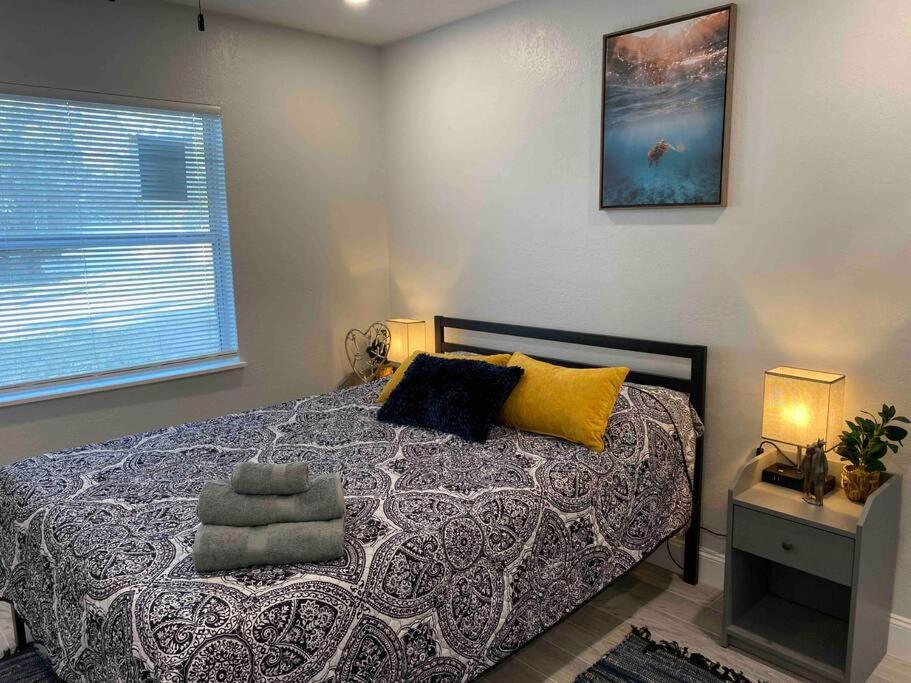 Charming 2-Bedrooms Central Clearwater Apartment With Private Backyard
