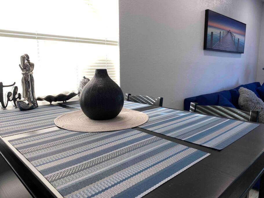 Charming 2-Bedrooms Central Clearwater Apartment With Private Backyard