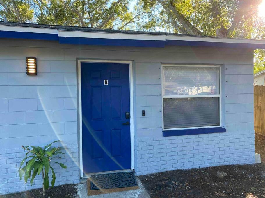Charming 2-Bedrooms Central Clearwater Apartment With Private Backyard