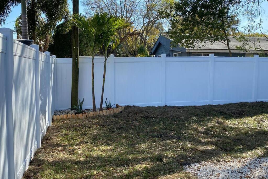 Charming 2-Bedrooms Central Clearwater Apartment With Private Backyard